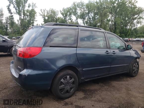 2007 Toyota Sienna CE with VIN 5TDZK23C77S023835, listed as a Copart auction lot 84447085 with 89,954 mi miles and Salvage title. Bid and sale history available at DreamBid. Image 3.