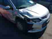 2017 Chevrolet Sonic LT z VIN 1G1JD5SGXH4135192, wystawiony jako IAAI lot #43291965 z przebiegiem 106 179 mil mil oraz . Historia ofert i sprzedaży dostępna na DreamBid. Obrazek 6.