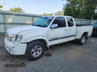 2004 Toyota Tundra SR5 z VIN 5TBRT34124S443779, wystawiony jako Copart lot #84658705 z przebiegiem 233 270 mil mil oraz Szkoda całkowita • Salvage title. Historia ofert i sprzedaży dostępna na DreamBid. Obrazek 1.