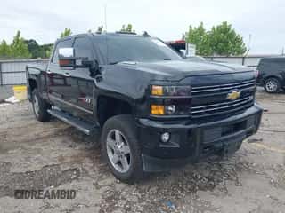 2015 Chevrolet Silverado 2500HD LTZ с VIN 1GC1KWE8XFF642344, выставлен на аукционе IAAI как лот 43053101 с пробегом 169 693 миль миль и . История ставок и продаж доступна на DreamBid. Изображение 1.