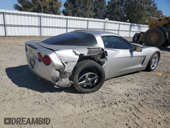 2006 Chevrolet Corvette с VIN 1G1YY26U265116287, выставлен на аукционе Copart как лот 73706784 с пробегом 175 817 миль миль и Списание • Salvage title. История ставок и продаж доступна на DreamBid. Изображение 3.