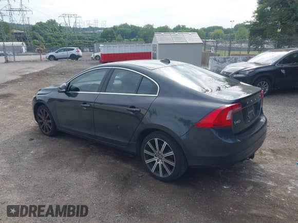 2015 Volvo S60 T5 Drive-E Premier with VIN YV126MFB9F1299878, listed as a IAAI auction lot 42781752 with 128,657 mi miles and . Bid and sale history available at DreamBid. Image 3.