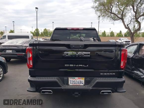 2024 GMC Sierra 1500 Denali Ultimate with VIN 1GTUUHEL6RZ384138, listed as a IAAI auction lot 43111543 with 27,138 mi miles and . Bid and sale history available at DreamBid. Image 17.