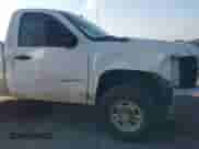 2008 Chevrolet Silverado 2500HD Work Truck z VIN 1GCHC24K88E110231, wystawiony jako IAAI lot #42913597 z przebiegiem 336 989 mil mil oraz . Historia ofert i sprzedaży dostępna na DreamBid. Obrazek 18.