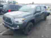 2023 Toyota Tacoma SR5 z VIN 3TMAZ5CN6PM208616, wystawiony jako IAAI lot #43239210 z przebiegiem 28 498 mil mil oraz . Historia ofert i sprzedaży dostępna na DreamBid. Obrazek 16.