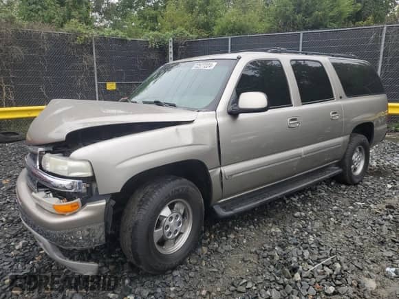 2001 Chevrolet Suburban LS with VIN 3GNEC16T91G165893, listed as a Copart auction lot 72577224 with 270,842 mi miles and Salvage title. Bid and sale history available at DreamBid. Image 1.