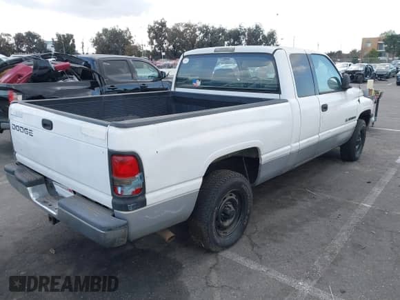 2000 Dodge 1500 с VIN 1B7HC13Y5YJ167462, выставлен на аукционе IAAI как лот 41446564 с пробегом 141 260 миль миль и . История ставок и продаж доступна на DreamBid. Изображение 4.