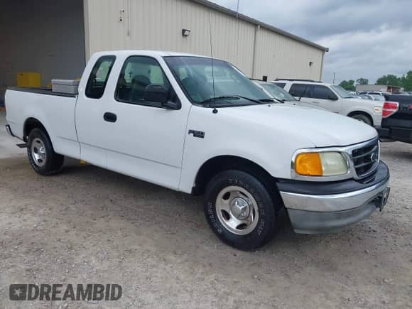 2004 Ford F-150 XL z VIN 2FTRX17264CA01975, wystawiony jako IAAI lot #42312516 z przebiegiem Nie podano mil oraz . Historia ofert i sprzedaży dostępna na DreamBid. Obrazek 1.