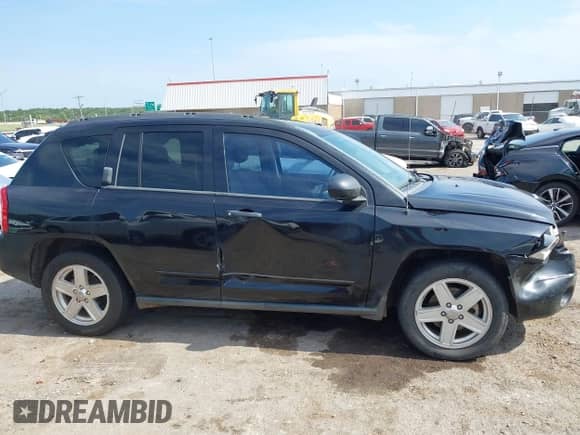 2010 Jeep Compass Latitude с VIN 1J4NF1FB2AD642999, выставлен на аукционе IAAI как лот 42798577 с пробегом 178 832 миль миль и . История ставок и продаж доступна на DreamBid. Изображение 13.