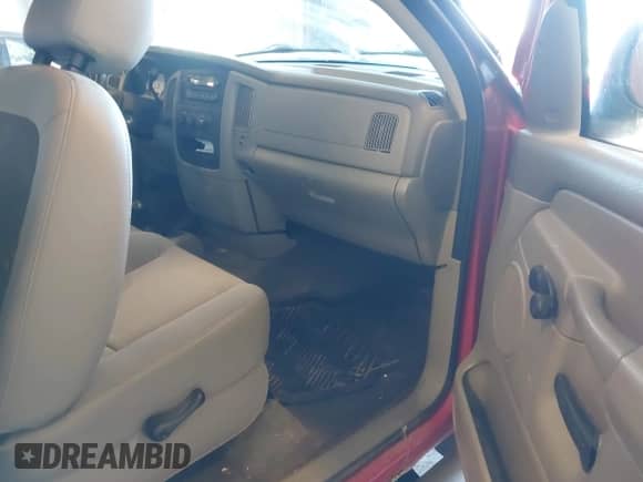 2005 Dodge 1500 ST z VIN 1D7HU16N55J643337, wystawiony jako IAAI lot #43141368 z przebiegiem 199 017 mil mil oraz . Historia ofert i sprzedaży dostępna na DreamBid. Obrazek 5.