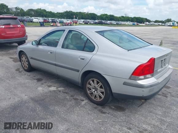2004 Volvo S60 с VIN YV1RS61T242325508, выставлен на аукционе IAAI как лот 42763330 с пробегом 116 177 миль миль и . История ставок и продаж доступна на DreamBid. Изображение 3.