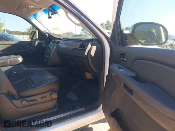 2008 Chevrolet Tahoe 1LT z VIN 1GNFK13098R278495, wystawiony jako IAAI lot #43322298 z przebiegiem 125 716 mil mil oraz . Historia ofert i sprzedaży dostępna na DreamBid. Obrazek 5.
