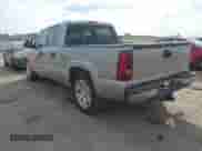 2005 Chevrolet Silverado 1500 LS z VIN 2GCEC13T651193081, wystawiony jako IAAI lot #43463563 z przebiegiem 226 648 mil mil oraz . Historia ofert i sprzedaży dostępna na DreamBid. Obrazek 3.