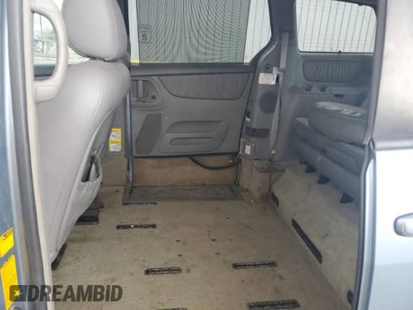 2004 Toyota Sienna XLE z VIN 5TDZA22CX4S194448, wystawiony jako Copart lot #86598465 z przebiegiem 102 643 mil mil oraz Czysty tytuł • Clean title. Historia ofert i sprzedaży dostępna na DreamBid. Obrazek 11.