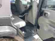 2007 Jeep Wrangler Unlimited Sahara с VIN 1J4GA59117L162954, выставлен на аукционе IAAI как лот 42709530 с пробегом Не указан миль и . История ставок и продаж доступна на DreamBid. Изображение 8.