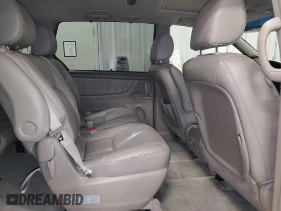 2010 Toyota Sienna XLE с VIN 5TDDK4CC4AS028813, выставлен на аукционе Copart как лот 63802995 с пробегом 106 123 миль миль и Чистый • Clean title. История ставок и продаж доступна на DreamBid. Изображение 11.