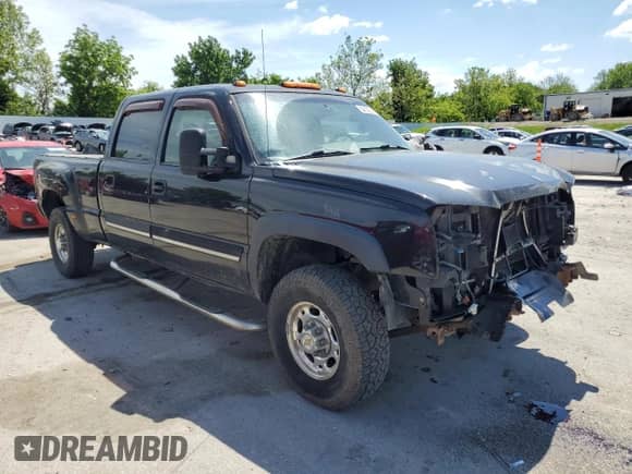 2003 Chevrolet Silverado 1500HD LS z VIN 1GCGK13UX3F200883, wystawiony jako Copart lot #58125925 z przebiegiem 183 857 mil mil oraz Szkoda całkowita • Salvage title. Historia ofert i sprzedaży dostępna na DreamBid. Obrazek 4.