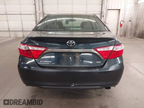 2017 Toyota Camry XLE с VIN 4T1BF1FK2HU327005, выставлен на аукционе IAAI как лот 43061827 с пробегом Не указан миль и . История ставок и продаж доступна на DreamBid. Изображение 17.