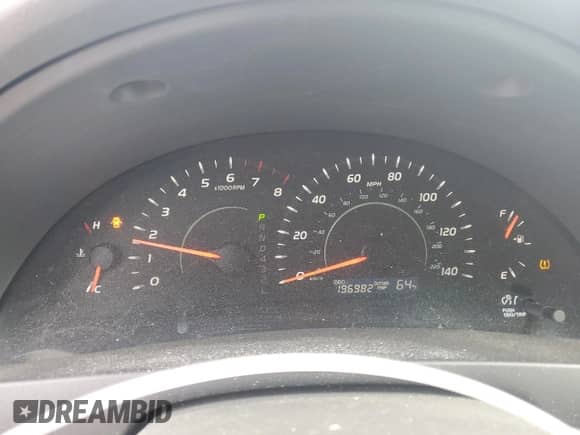 2009 Toyota Camry LE z VIN 4T1BE46KX9U806116, wystawiony jako Copart lot #85261255 z przebiegiem 196 982 mil mil oraz Czysty tytuł • Clean title. Historia ofert i sprzedaży dostępna na DreamBid. Obrazek 9.