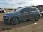 2022 Hyundai Kona N Line z VIN KM8K33A34NU779151, wystawiony jako Copart lot #60482795 z przebiegiem 75 236 mil mil oraz Szkoda całkowita • Salvage title. Historia ofert i sprzedaży dostępna na DreamBid. Obrazek 1.