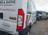 2020 Ram ProMaster Cargo z VIN 3C6URVHG6LE104162, wystawiony jako IAAI lot #42875799 z przebiegiem 36 917 mil mil oraz . Historia ofert i sprzedaży dostępna na DreamBid. Obrazek 4.