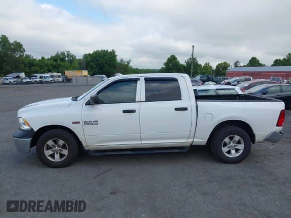 2017 Ram 1500 Express z VIN 3C6RR6KT7HG532853, wystawiony jako IAAI lot #42722037 z przebiegiem 160 758 mil mil oraz . Historia ofert i sprzedaży dostępna na DreamBid. Obrazek 14.