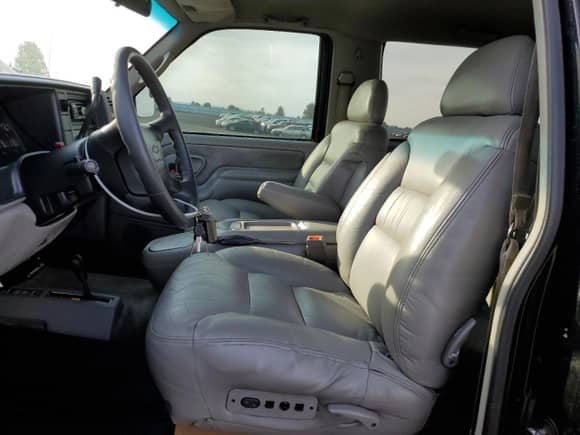 1995 Chevrolet Tahoe с VIN 3GNEK18K8SG120386, выставлен на аукционе Copart как лот 76102644 с пробегом 147 177 миль миль и Чистый • Clean title. История ставок и продаж доступна на DreamBid. Изображение 7.