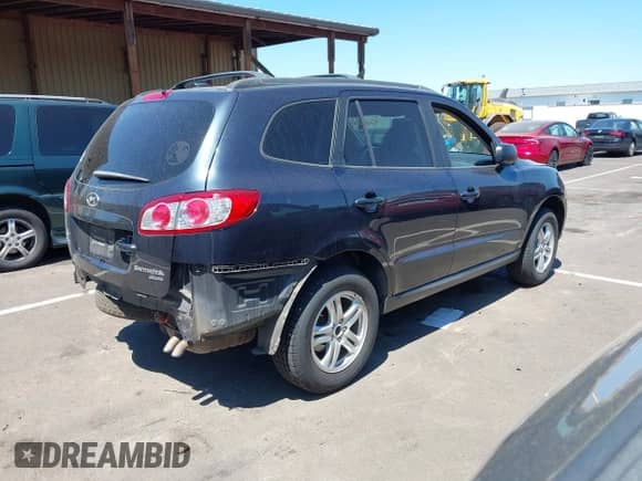 2011 Hyundai Santa Fe GLS z VIN 5XYZGDAG9BG056635, wystawiony jako IAAI lot #42817903 z przebiegiem 147 104 mil mil oraz . Historia ofert i sprzedaży dostępna na DreamBid. Obrazek 4.