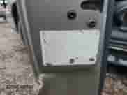 2001 Chevrolet Suburban LS z VIN 3GNFK16T11G103816, wystawiony jako Copart lot #68182605 z przebiegiem 285 942 mil mil oraz Szkoda całkowita • Salvage title. Historia ofert i sprzedaży dostępna na DreamBid. Obrazek 13.