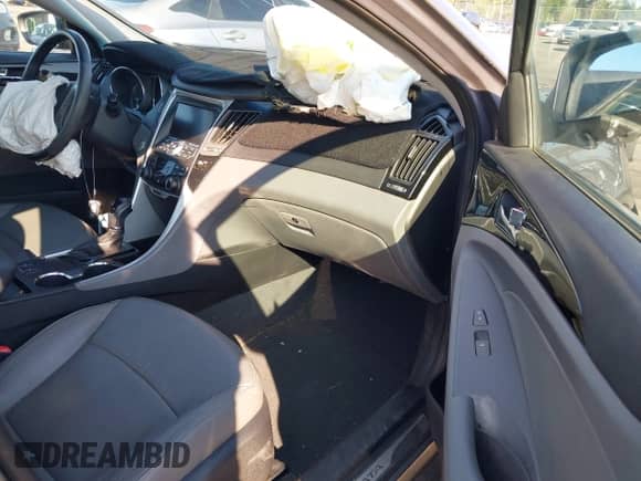 2013 Hyundai Sonata SE with VIN 5NPEC4AC6DH615349, listed as a IAAI auction lot 43245536 with 81,053 mi miles and . Bid and sale history available at DreamBid. Image 5.