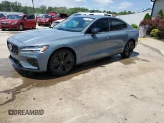 2022 Volvo S60 Momentum with VIN 7JRL12FZXNG163041, listed as a Copart auction lot 61214525 with 29,938 mi miles and Salvage title. Bid and sale history available at DreamBid. Image 1.