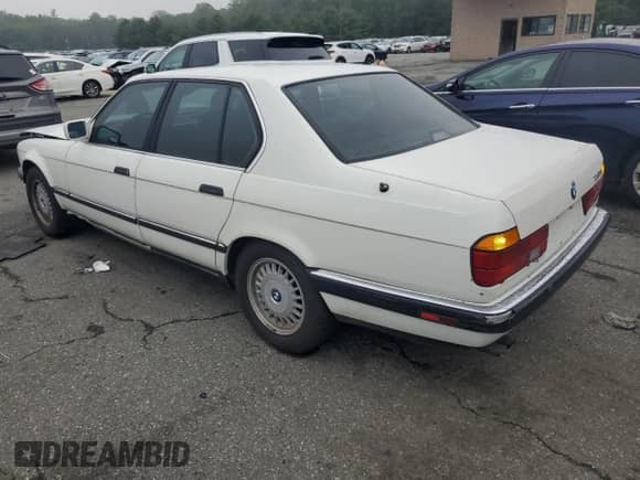 1988 BMW 7 Series с VIN WBAGB431XJ3208470, выставлен на аукционе Copart как лот 63241485 с пробегом 169 330 миль миль и Списание • Salvage title. История ставок и продаж доступна на DreamBid. Изображение 2.