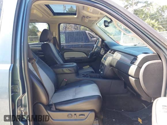 2008 Chevrolet Tahoe 3LT with VIN 1GNFK13098R123834, listed as a IAAI auction lot 43429402 with 134,172 mi miles and . Bid and sale history available at DreamBid. Image 5.