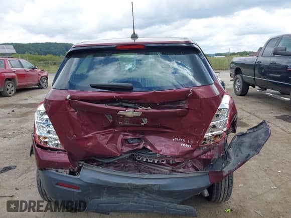 2016 Chevrolet Trax LS z VIN 3GNCJNSB4GL212930, wystawiony jako IAAI lot #43082003 z przebiegiem 68 160 mil mil oraz . Historia ofert i sprzedaży dostępna na DreamBid. Obrazek 17.