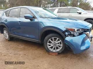 2023 Mazda CX-5 S Carbon Edition z VIN JM3KFBCM2P0235177, wystawiony jako IAAI lot #41209889 z przebiegiem 15 588 mil mil oraz . Historia ofert i sprzedaży dostępna na DreamBid. Obrazek 1.