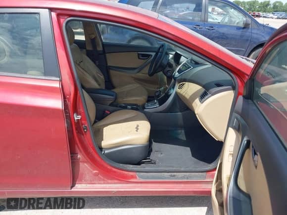 2012 Hyundai Elantra Limited с VIN KMHDH4AE8CU281503, выставлен на аукционе IAAI как лот 42647793 с пробегом 161 761 миль миль и . История ставок и продаж доступна на DreamBid. Изображение 5.