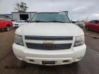 2011 Chevrolet Tahoe LTZ z VIN 1GNSCCE06BR375925, wystawiony jako Copart lot #85565375 z przebiegiem 118 730 mil mil oraz Czysty tytuł • Clean title. Historia ofert i sprzedaży dostępna na DreamBid. Obrazek 5.