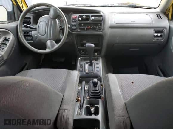 2003 Chevrolet Tracker с VIN 2CNBJ13C336950846, выставлен на аукционе Copart как лот 79439594 с пробегом Не указан миль и На запчасти • Non repairable. История ставок и продаж доступна на DreamBid. Изображение 8.