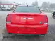 2015 Chrysler 300 S с VIN 2C3CCABG5FH786939, выставлен на аукционе IAAI как лот 42818285 с пробегом 79 414 миль миль и . История ставок и продаж доступна на DreamBid. Изображение 17.