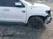 2019 Toyota Tundra SR5 с VIN 5TFAY5F13KX841010, выставлен на аукционе IAAI как лот 41297569 с пробегом 53 169 миль миль и . История ставок и продаж доступна на DreamBid. Изображение 20.