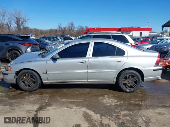 2005 Volvo S60 с VIN YV1RH592052459505, выставлен на аукционе IAAI как лот 41582640 с пробегом 91 343 миль миль и . История ставок и продаж доступна на DreamBid. Изображение 14.