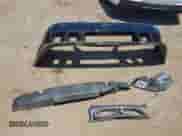 2002 Ford Mustang GT Deluxe z VIN 1FAFP45X92F229236, wystawiony jako IAAI lot #42565552 z przebiegiem 122 504 mil mil oraz . Historia ofert i sprzedaży dostępna na DreamBid. Obrazek 12.