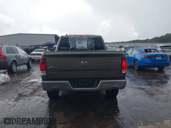 2013 Ram 1500 Outdoorsman z VIN 1C6RR6LT3DS581405, wystawiony jako IAAI lot #42484530 z przebiegiem Nie podano mil oraz . Historia ofert i sprzedaży dostępna na DreamBid. Obrazek 16.