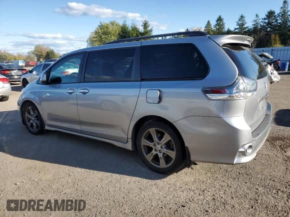 2017 Toyota Sienna SE z VIN 5TDXZ3DC1HS801135, wystawiony jako Copart lot #80895805 z przebiegiem 156 224 mil mil oraz Czysty tytuł • Clean title. Historia ofert i sprzedaży dostępna na DreamBid. Obrazek 2.