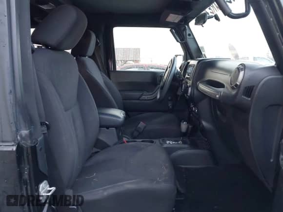 2014 Jeep Wrangler Sport z VIN 1C4AJWAG1EL327481, wystawiony jako IAAI lot #43527216 z przebiegiem 162 278 mil mil oraz . Historia ofert i sprzedaży dostępna na DreamBid. Obrazek 5.