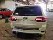 2019 Jeep Grand Cherokee Trackhawk z VIN 1C4RJFN90KC562724, wystawiony jako Copart lot #86628345 z przebiegiem 19 423 mil mil oraz Szkoda całkowita • Salvage title. Historia ofert i sprzedaży dostępna na DreamBid. Obrazek 6.