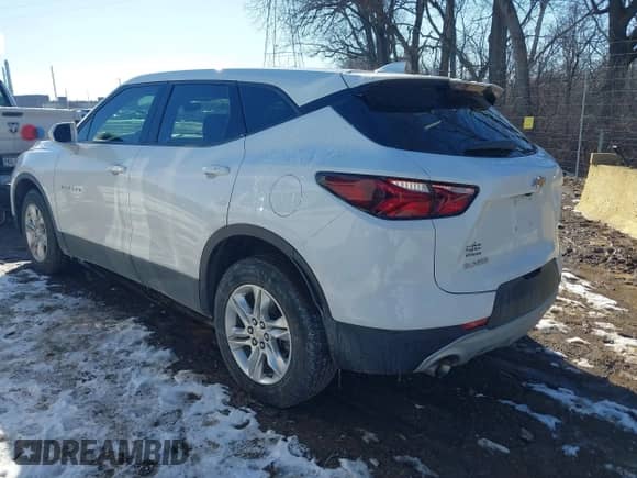 2020 Chevrolet Blazer LT z VIN 3GNKBBRA6LS705853, wystawiony jako IAAI lot #41646508 z przebiegiem 56 115 mil mil oraz . Historia ofert i sprzedaży dostępna na DreamBid. Obrazek 3.