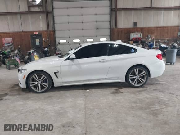 2014 BMW 4 Series 435i xDrive с VIN WBA3R5C54EK186187, выставлен на аукционе IAAI как лот 42248064 с пробегом 73 532 миль миль и . История ставок и продаж доступна на DreamBid. Изображение 14.