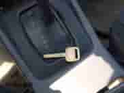 1999 Toyota Camry LE z VIN JT2BG22K4X0271967, wystawiony jako IAAI lot #42464880 z przebiegiem 200 314 mil mil oraz . Historia ofert i sprzedaży dostępna na DreamBid. Obrazek 11.