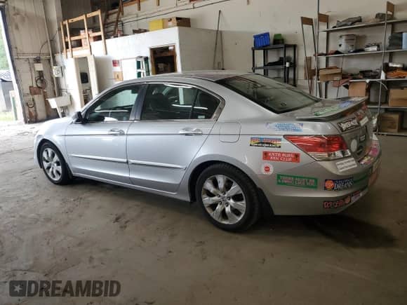 2009 Honda Accord EX z VIN 1HGCP26799A102477, wystawiony jako Copart lot #71734635 z przebiegiem 120 962 mil mil oraz Czysty tytuł • Clean title. Historia ofert i sprzedaży dostępna na DreamBid. Obrazek 2.